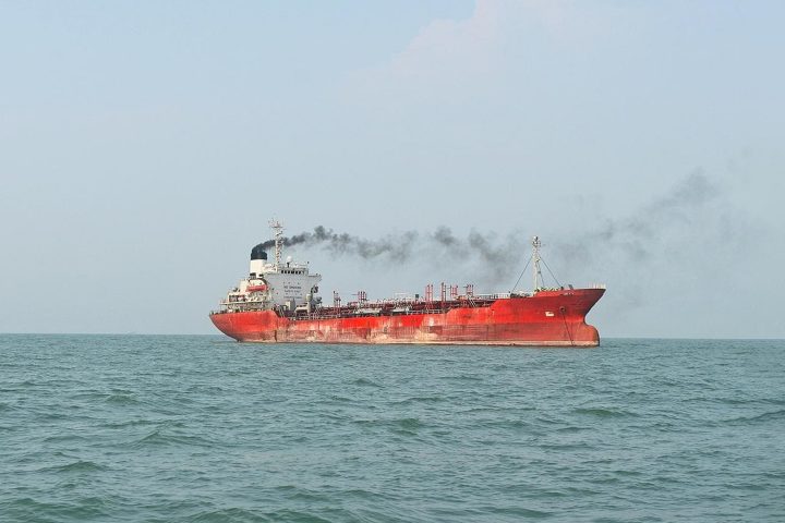 Decarbonizing marine shipping research banner